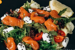 Салат з лососем