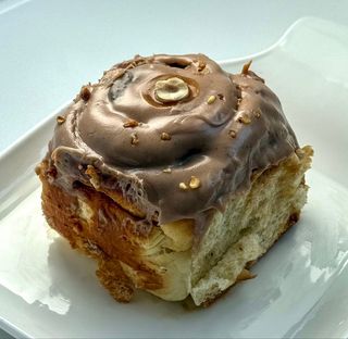 Сінабон Снікерс, 150г