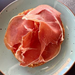 Tostada Con Jamón Serrano, Queso Y Tomate