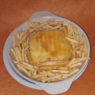 Francesinha com Batata