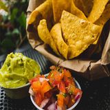 Nachos Con Guacamole