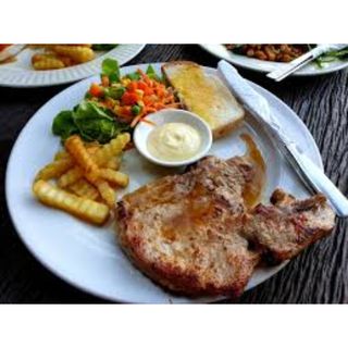 Solomillo De Cerdo Con Ensalada