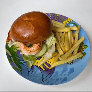 Бургер з креветками і картопляними діпами (130/50)