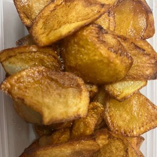 ración de patatas bravas