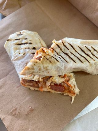 Подвійний хот-дог з молочною сосискою в лаваші (300г)