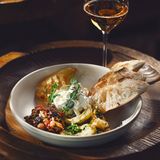 ყველი სტრაჩატელას ანტიპასტო