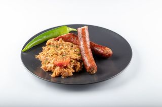 Varză călită cu cârnaţi