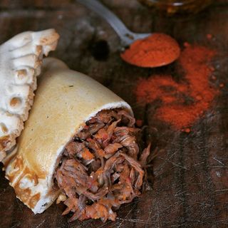 Empanada de carne mechada