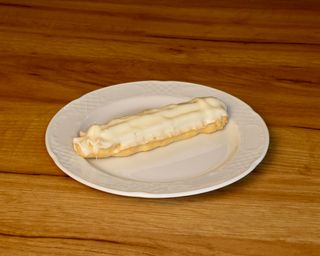 Еклер без глутен със заливка от бял шоколад