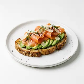 Salmón Ahumado Y Aguacate