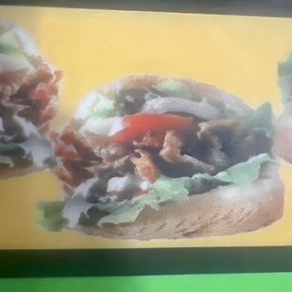 Menú K, 1 Kebab + patatas + 1 bebida (33 cl.)