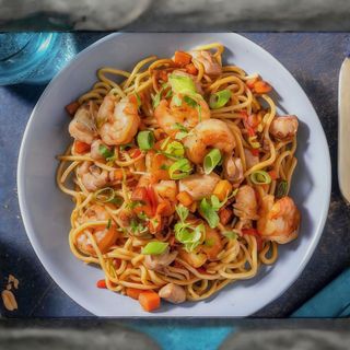 Nouilles Aux Fruits De Mer À La Façon Singapour