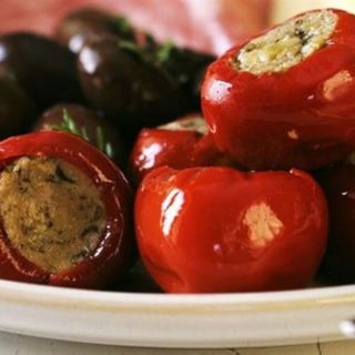  Peperoncini dolci ripieni con tonno e salsa tonnata