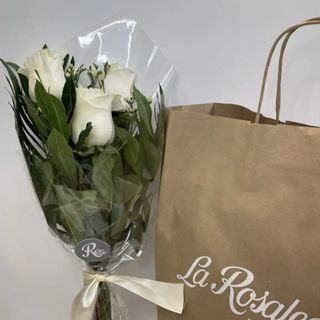 RAMO ROSAS BLANCAS 3 TALLOS