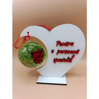 Suport inima cu trandafir criogenat pentru o persoana speciala