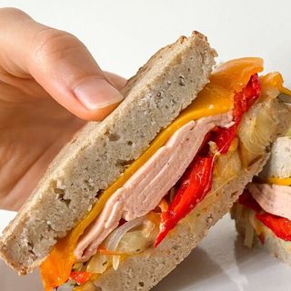 Sándwich de pollo vegetal