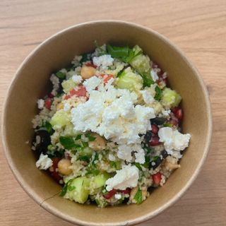 Салата с кус кус и нахут
