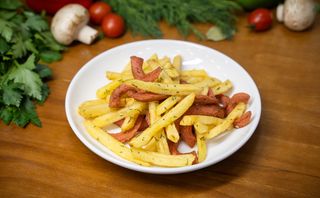 Картошка жареная с сосисками