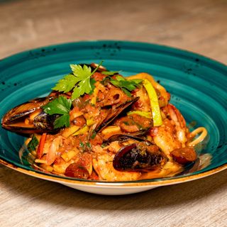  Tagliatelle cu creveţi în sos de cognac