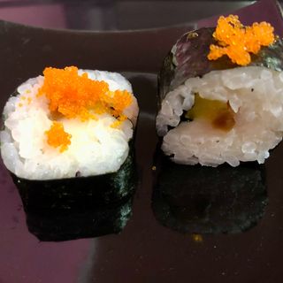 Futomaki Pez Mantequilla, Kanpyo, Takuan y Tobiko (10 Pzs.)