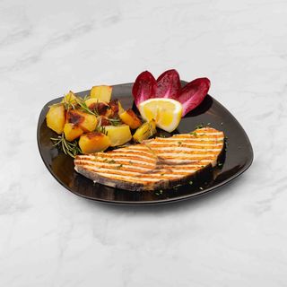 Trancio di pesce spada alla griglia con patate