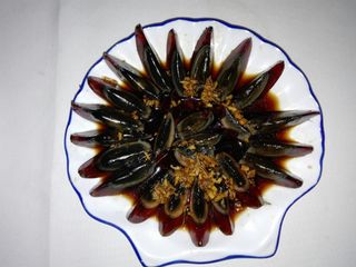 Oua negre cu sos de ghimbir