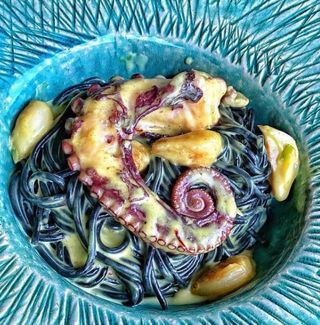 Spaghetti cu sepie si caracatita 