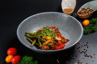 Вок салат с говядиной