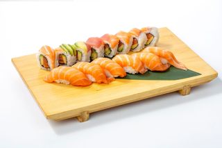 96 Sushi salmone