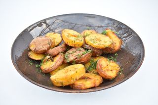 Картофи с копър и чесън  (300г)