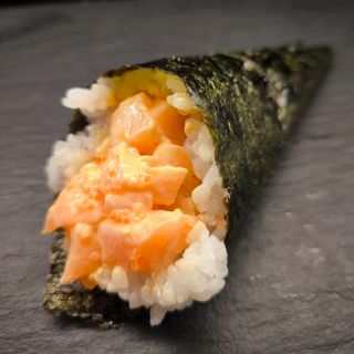 Temaki spy salmon