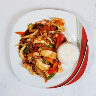 Piletina Gonbao s kikirikijem, ljuto