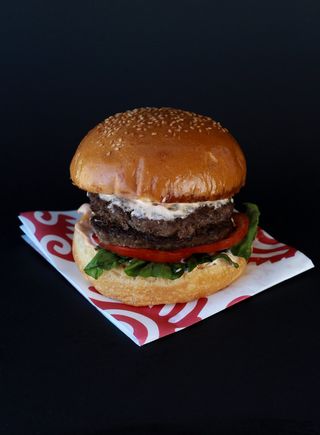 Двойной говяжий бургер