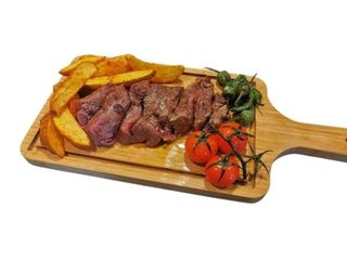 Naco de Vazia Com Batata Rústica, Pimentos Padrão e Tomate Flambado