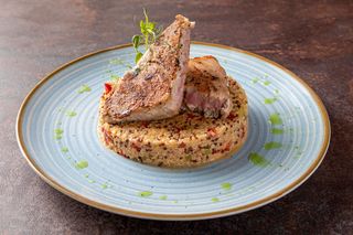 Рагу от киноа със стек риба Тон (400г)