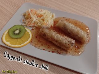 Sajgonki w sosie słodkie chilli