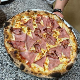 Pizza Clasishe Porcceta