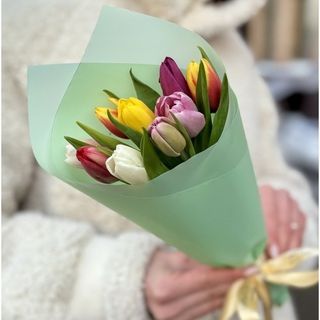 9 тюльпанів