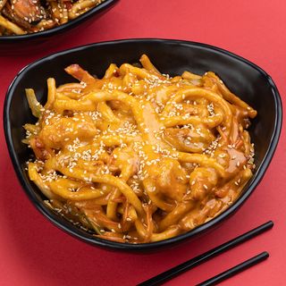 მუშუ საფირმო ატრია ქათმით ჩედარის სოუსით