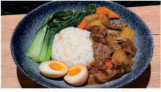 29 Riso coperto con manzo brasato