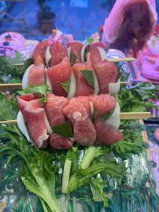 Spiedino siciliano con passolini pinoli pomodoro cipolla e caciocavallo 500 g