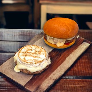 Camembert Burger