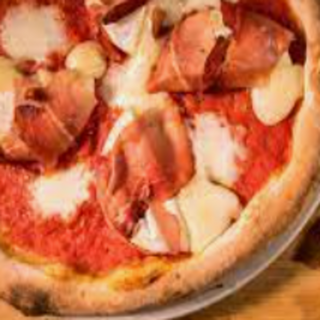 Pizza tomino e speck