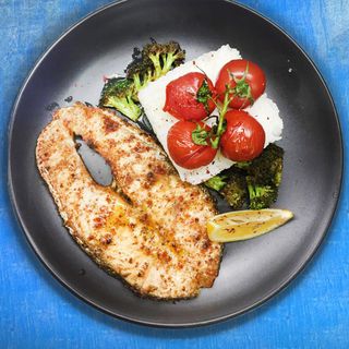 Սաղմոնի ֆիլե բրնձով և բրոկկոլիով