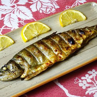 კალმახი ნაკვერჩხალზე