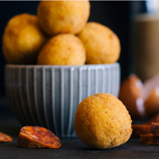 Croquetas Caseras de Chorizo y Cebolla Caramelizada
