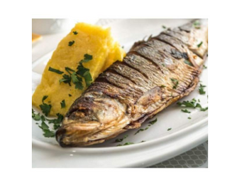 Scrumbie cu mămăliguță și mujdei de usturoi