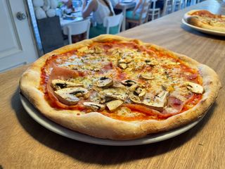 Pizza Prosciutto Funghi (Familiar)