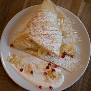 Naleśniki z mascarpone, bananem i miodem