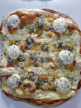 Pizza Casera Quesada (Mediana)